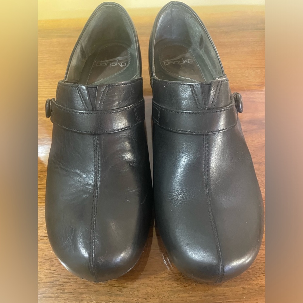 DANSKO SOLSTICE USED 41 BUTTON LEATHER COMFORT CLOGS/MULES/PROFESSIONAL SHOES